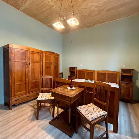 Piano Apartment *